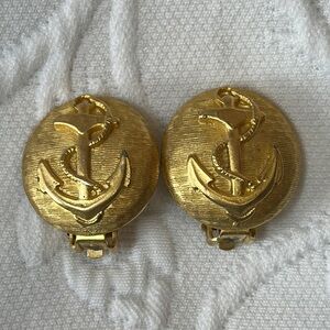 Vintage 1980's Gold-Tone Anchor Detail Round Clip-On Earrings
